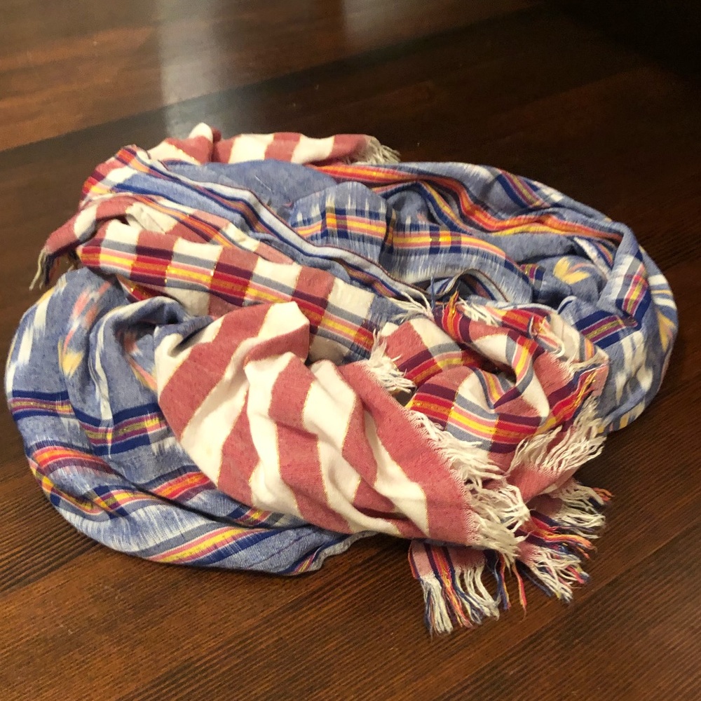 Oversized scarf with metallic thread accents